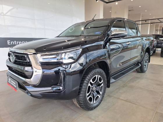 TOYOTA HILUX 2.8 D-4D TURBO DIESEL CD SRX 4X4 AUTOMÁTICO